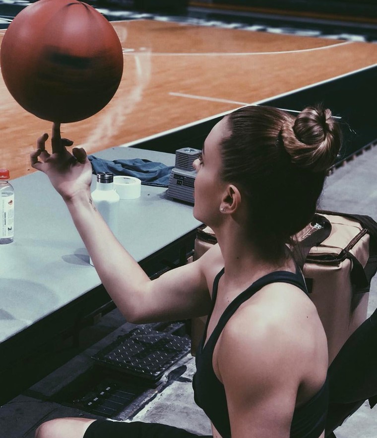 'Hot girl bóng rổ' Mỹ cao 1,8 m, thân hình nóng bỏng như người mẫu ảnh 4