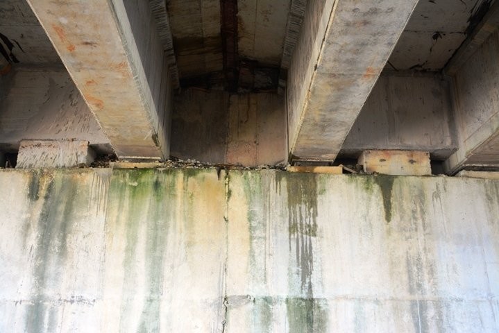 Mưa làm cao tốc 34.000 tỷ dột, lộ cả bẹ chuối dưới gầm cầu ảnh 2