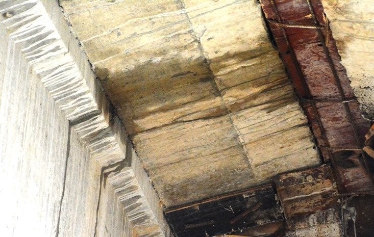 Mưa làm cao tốc 34.000 tỷ dột, lộ cả bẹ chuối dưới gầm cầu ảnh 3