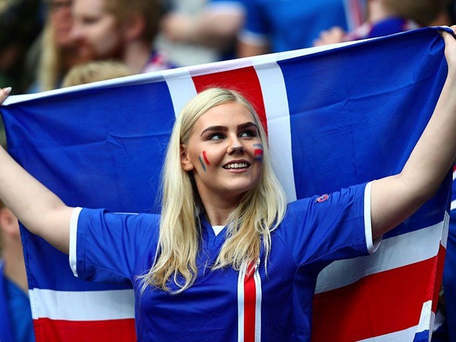 Ba màu lam, trắng và đỏ trên quốc kỳ của Iceland đại diện cho điều gì?