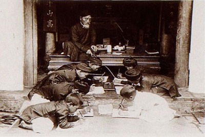 Thầy giáo nào có tới 74 học trò đỗ tiến sĩ?