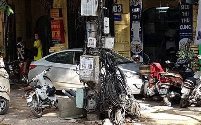 Nam sinh cấp 3 lái ôtô gây tai nạn liên hoàn trên phố Hà Nội ảnh 1