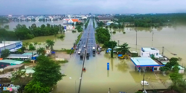 Toàn cảnh đô thị Tam Kỳ ngập sâu trong mưa lũ ảnh 4