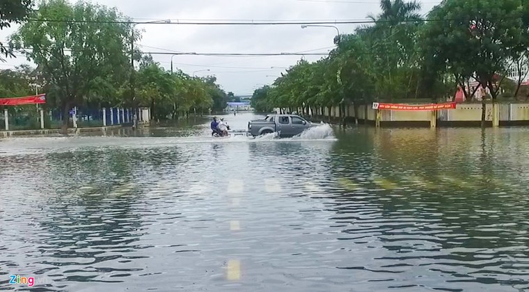 Toàn cảnh đô thị Tam Kỳ ngập sâu trong mưa lũ ảnh 6