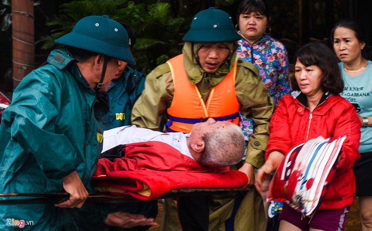 Toàn cảnh đô thị Tam Kỳ ngập sâu trong mưa lũ ảnh 8