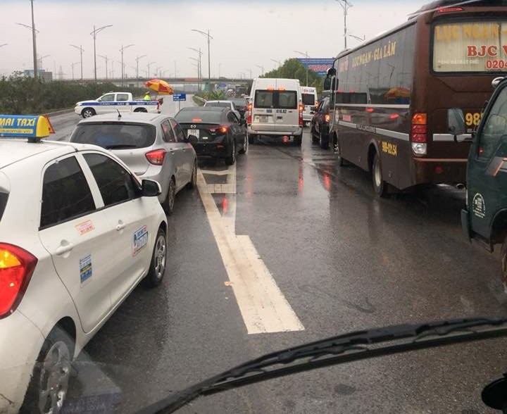 Phát hiện thi thể phụ nữ không nguyên vẹn trên cao tốc Hà Nội - Bắc Giang ảnh 1