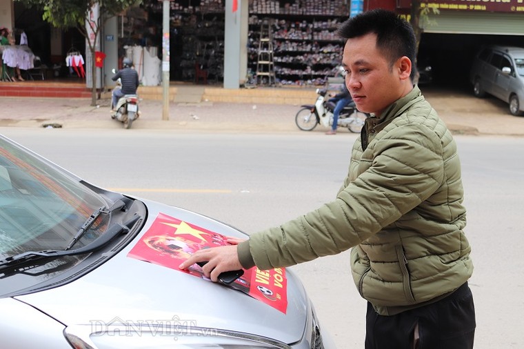 AFF Cup: Dân phố núi Sơn La mổ lợn, sắm 'chảo' tiếp lửa ĐT Việt Nam ảnh 14