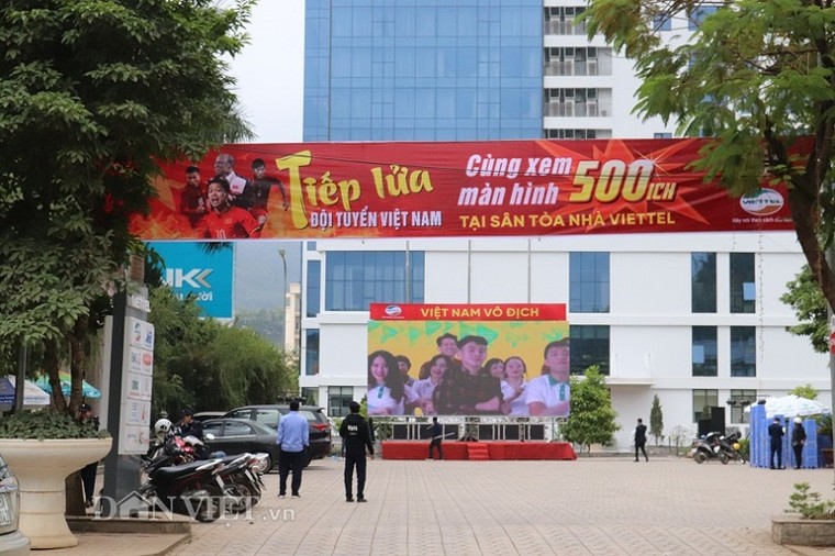 AFF Cup: Dân phố núi Sơn La mổ lợn, sắm 'chảo' tiếp lửa ĐT Việt Nam ảnh 3