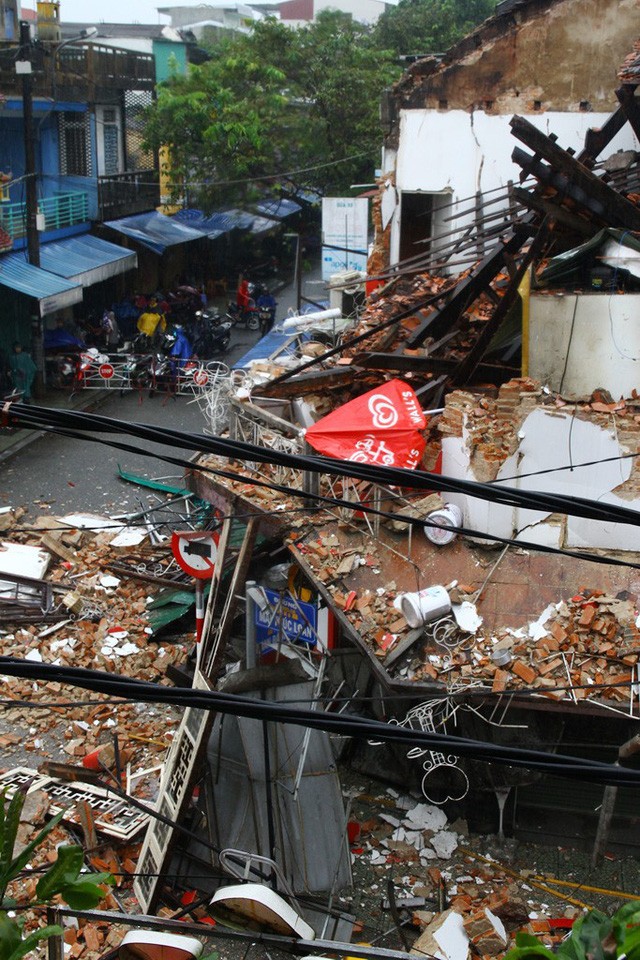 Hiện trường kinh hoàng nơi ngôi nhà cổ đổ sập trong đêm ảnh 14