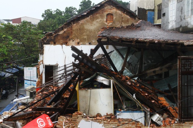 Hiện trường kinh hoàng nơi ngôi nhà cổ đổ sập trong đêm ảnh 4