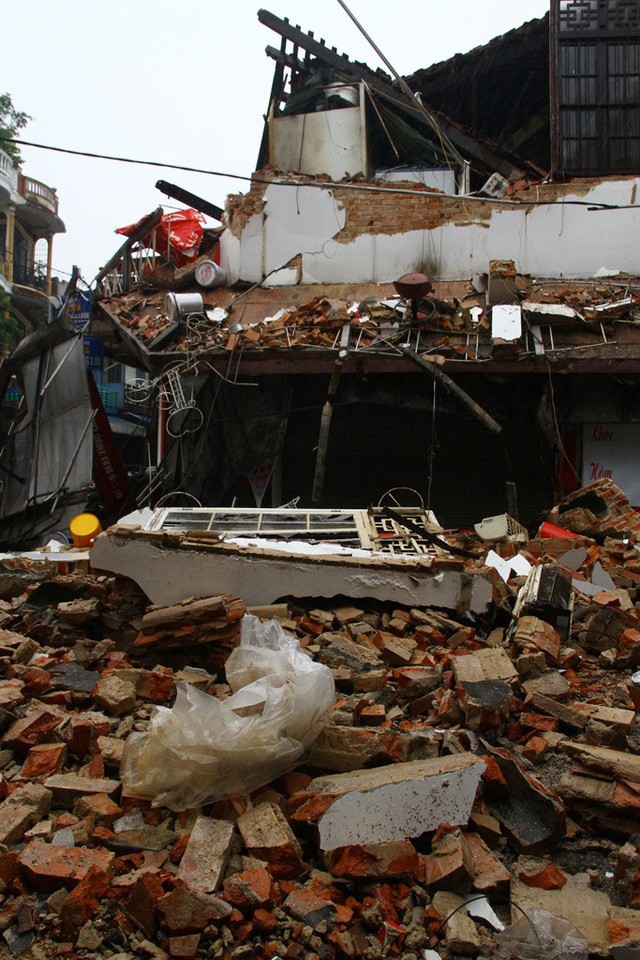 Hiện trường kinh hoàng nơi ngôi nhà cổ đổ sập trong đêm ảnh 6