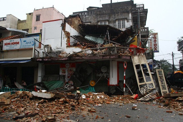 Hiện trường kinh hoàng nơi ngôi nhà cổ đổ sập trong đêm ảnh 7