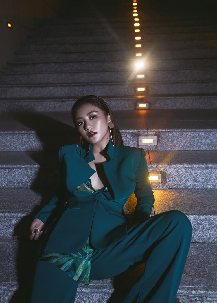 Không thể nhận ra Văn Mai Hương ngày nào với phong cách 'lột xác' như thế này ảnh 10