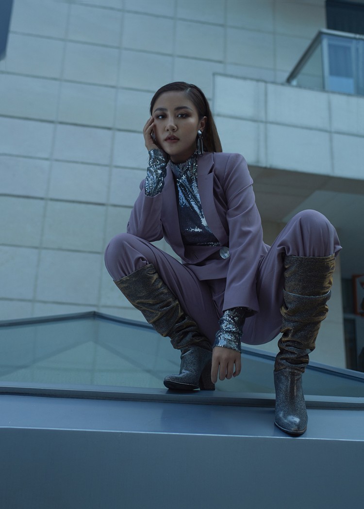 Không thể nhận ra Văn Mai Hương ngày nào với phong cách 'lột xác' như thế này ảnh 5