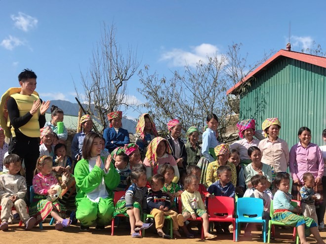 'Bà già Noel' Mỹ Linh đem Giáng sinh đặc biệt đến với người dân Cu Vai ảnh 5