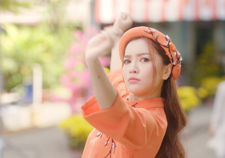 Cười muốn xỉu với loạt biểu cảm của Bích Phương khi đón Tết ‘lầy lội’ ảnh 1