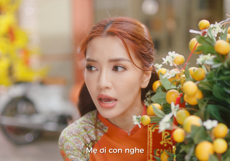 Cười muốn xỉu với loạt biểu cảm của Bích Phương khi đón Tết ‘lầy lội’ ảnh 7