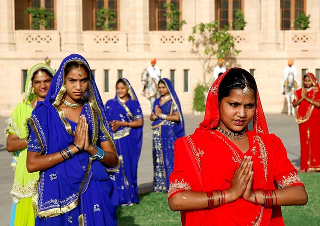 Phong tục của người Malaysia là?