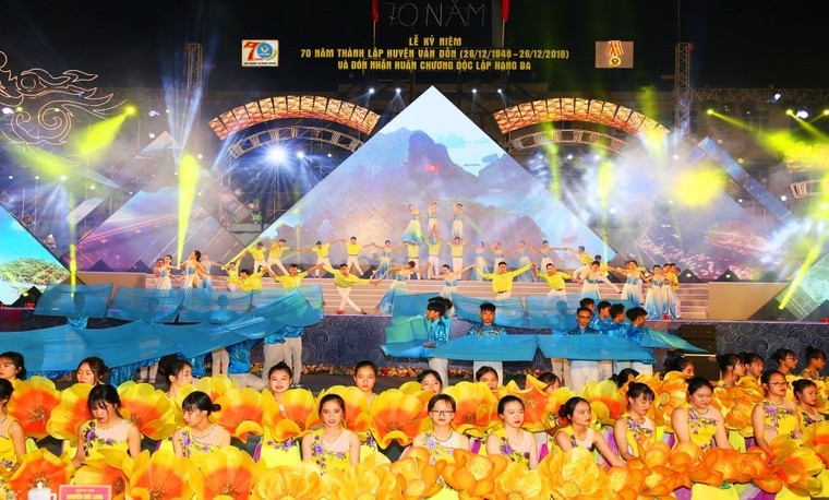 Vân Đồn phấn đấu trở thành cực tăng trưởng mới của Vùng kinh tế trọng điểm Bắc Bộ ảnh 2