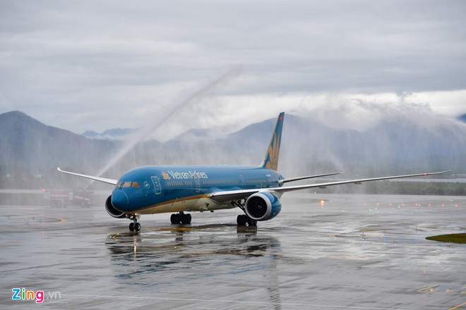 Máy bay chở Thủ tướng đáp sân bay quốc tế Vân Đồn ảnh 4