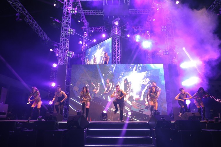 Hàng nghìn khán giả 'quẩy' hết mình trong đại tiệc countdown đầu tiên tại Thanh Hoá ảnh 4