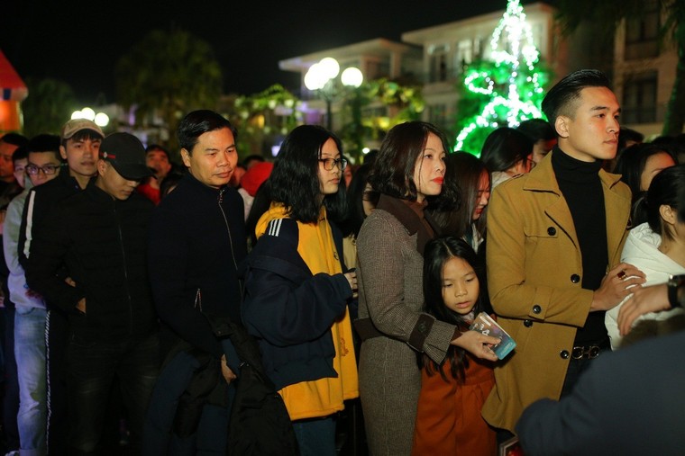 Hàng nghìn khán giả 'quẩy' hết mình trong đại tiệc countdown đầu tiên tại Thanh Hoá ảnh 2