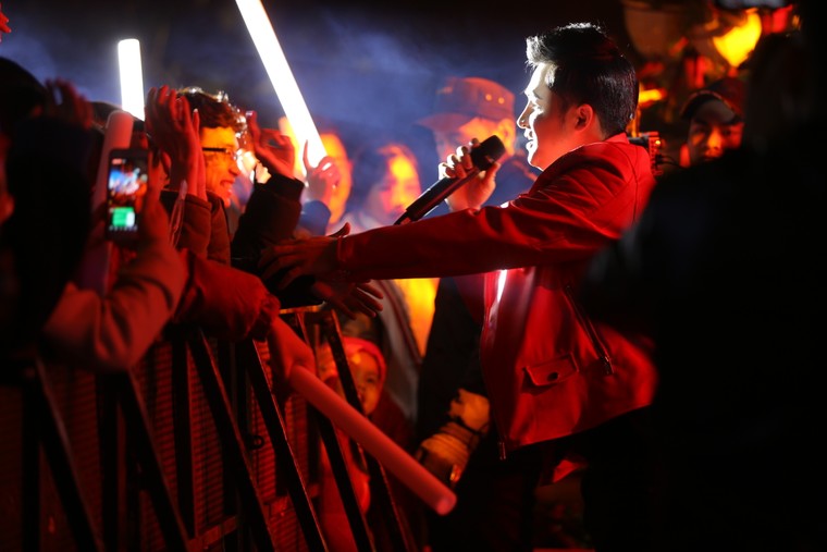 Hàng nghìn khán giả 'quẩy' hết mình trong đại tiệc countdown đầu tiên tại Thanh Hoá ảnh 7