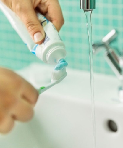 9 nguyên nhân không ngờ khiến hơi thở có mùi ảnh 3