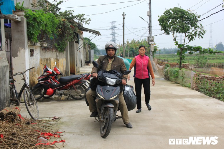 Tuyển Việt Nam gặp Nhật Bản: Dân may cờ làm ngày làm đêm vẫn không đủ bán ảnh 4