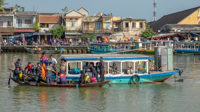 Đã tìm thấy 3 thi thể trong ô tô lao xuống sông ở Hội An ảnh 3