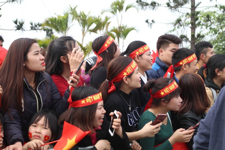 Đội tuyển bóng đá quốc gia trở về trong sự chào đón nồng nhiệt của người hâm mộ ảnh 11