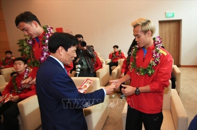 Đội tuyển bóng đá quốc gia trở về trong sự chào đón nồng nhiệt của người hâm mộ ảnh 6