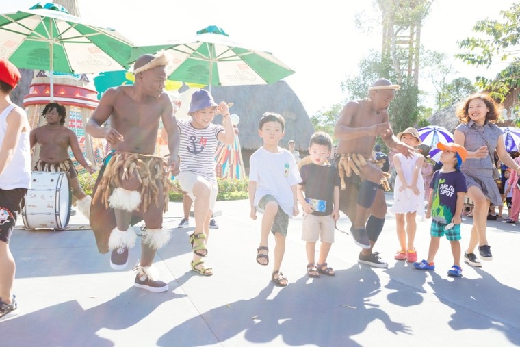 ‘Trẩy hội năm châu – Chơi xuân rước lộc’ tại xứ sở diệu kỳ Vinpearl Land ảnh 4