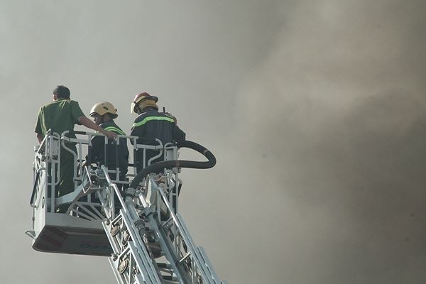 Công ty giày, dép ở Bình Dương bốc cháy dữ dội ngày cuối năm ảnh 6