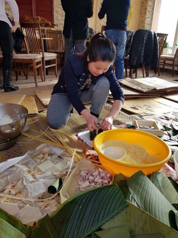 Pháo bông, bánh chưng xanh theo chân người đi xa… ảnh 3