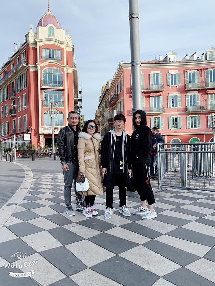 Hoa hậu Thu Thảo và con gái mặc áo dài đôi đáng yêu ngày Tết ảnh 7