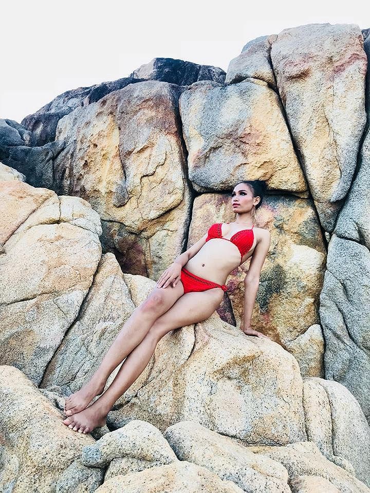 Hoa hậu Thu Thảo và con gái mặc áo dài đôi đáng yêu ngày Tết ảnh 9