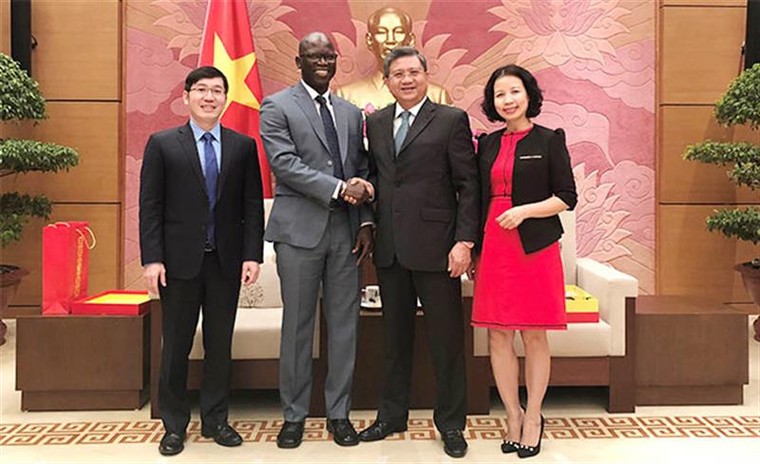 Chủ nhiệm Ủy ban Đối ngoại tiếp Giám đốc Quốc gia Ngân hàng Thế giới tại Việt Nam ảnh 1