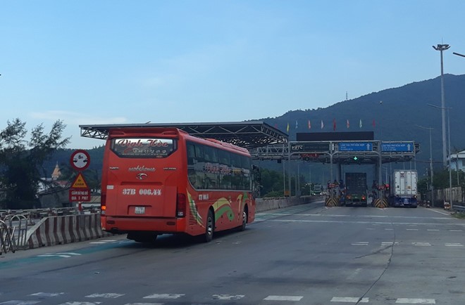 Khởi tố nhóm côn đồ đập phá ôtô ở trạm BOT Bắc Hải Vân ảnh 1