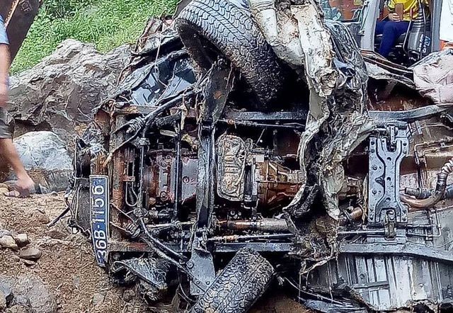 Tìm thấy ôtô chở 2 sĩ quan biên phòng bị lũ cuốn từ năm 2017 ảnh 1