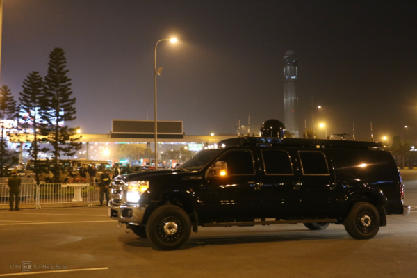 Đoàn xe đón Tổng thống Trump đã đến sân bay Nội Bài ảnh 7