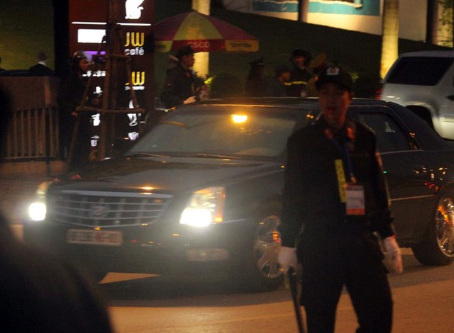 Đoàn xe đón Tổng thống Trump đã đến sân bay Nội Bài ảnh 2