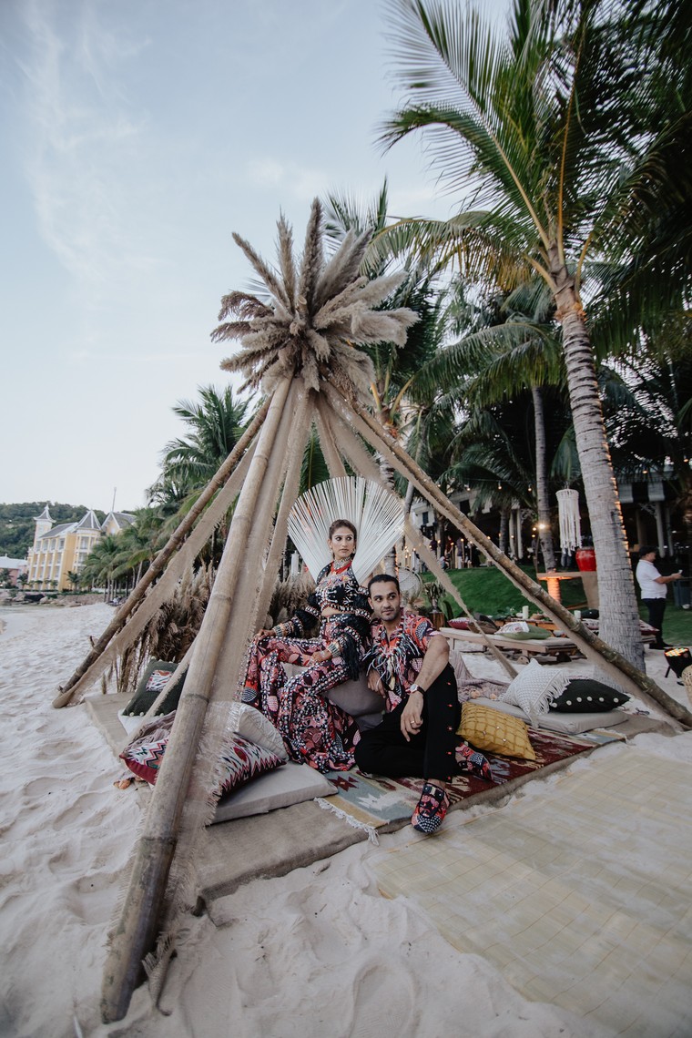 Choáng ngợp với đêm tiệc cưới phong cách thổ dân của tỷ phú Ấn Độ ảnh 1