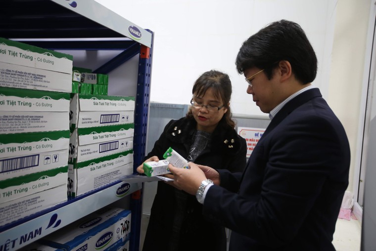 Nhiều lợi ích không ngờ, phụ huynh Hà Nội 'ngất ngây' với Sữa học đường ảnh 1