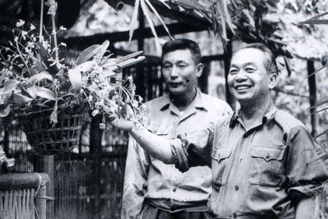 Tên Đồng Sỹ Nguyên được ông đổi khi nào?