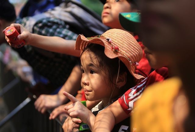 Vườn thú, công viên Hà Nội đông nghịt người trong ngày nghỉ lễ ảnh 3