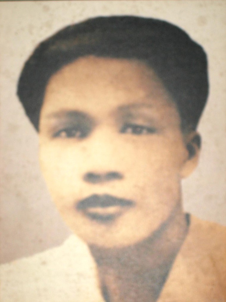 Ai là người khởi xướng ra trường thơ loạn hay còn gọi là 