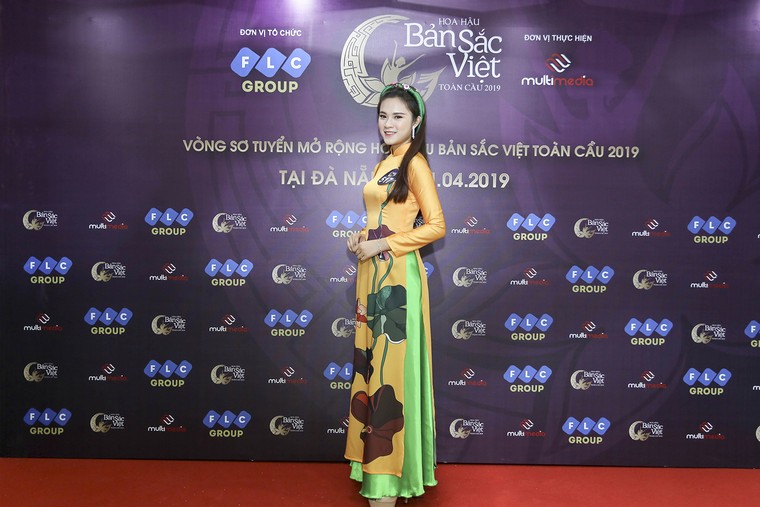 Á hậu Thúy Vân quyến rũ 'đọ sắc' cùng thí sinh Hoa hậu bản sắc Việt toàn cầu ảnh 8