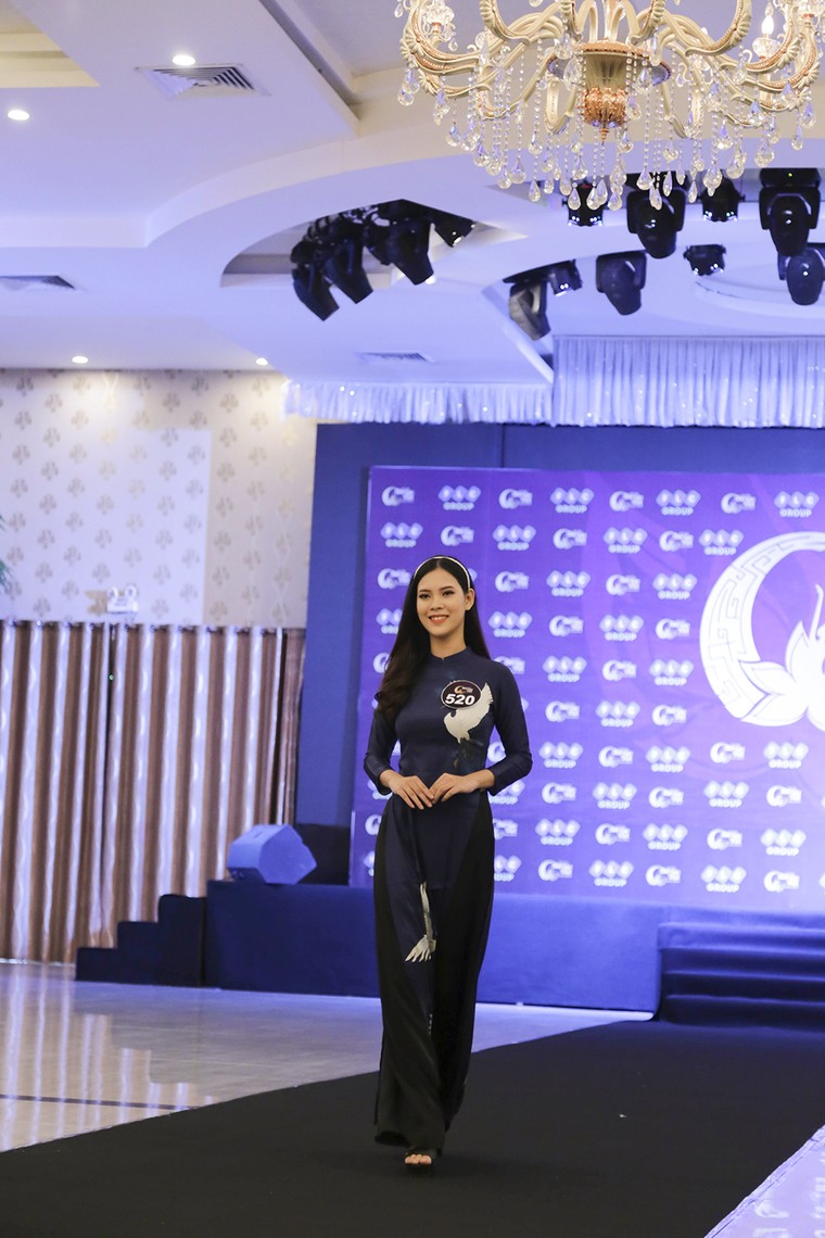 Á hậu Thúy Vân quyến rũ 'đọ sắc' cùng thí sinh Hoa hậu bản sắc Việt toàn cầu ảnh 9