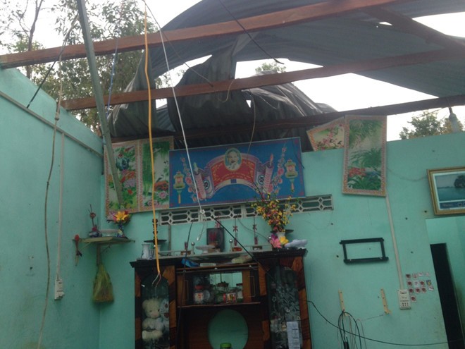 Lốc xoáy làm tốc mái và sập gần 50 căn nhà ở Gia Lai ảnh 1